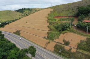 A Importância da Hidrossemeadura e Recuperação de Passivos Ambientais em Rodovias e Estradas