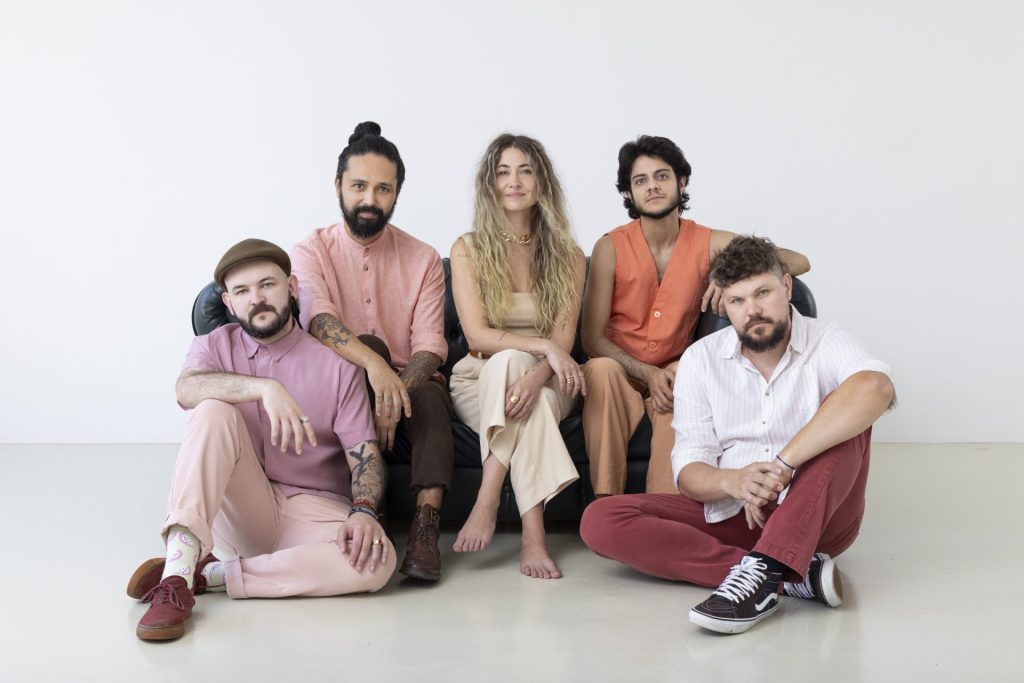 A Banda Mais Bonita da Cidade se apresenta no Mercado Barrageiro