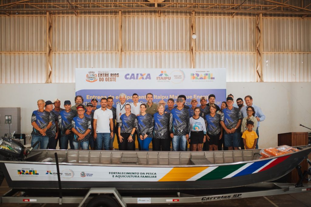 Itaipu entrega embarcações e equipamentos e fortalece a pesca artesanal