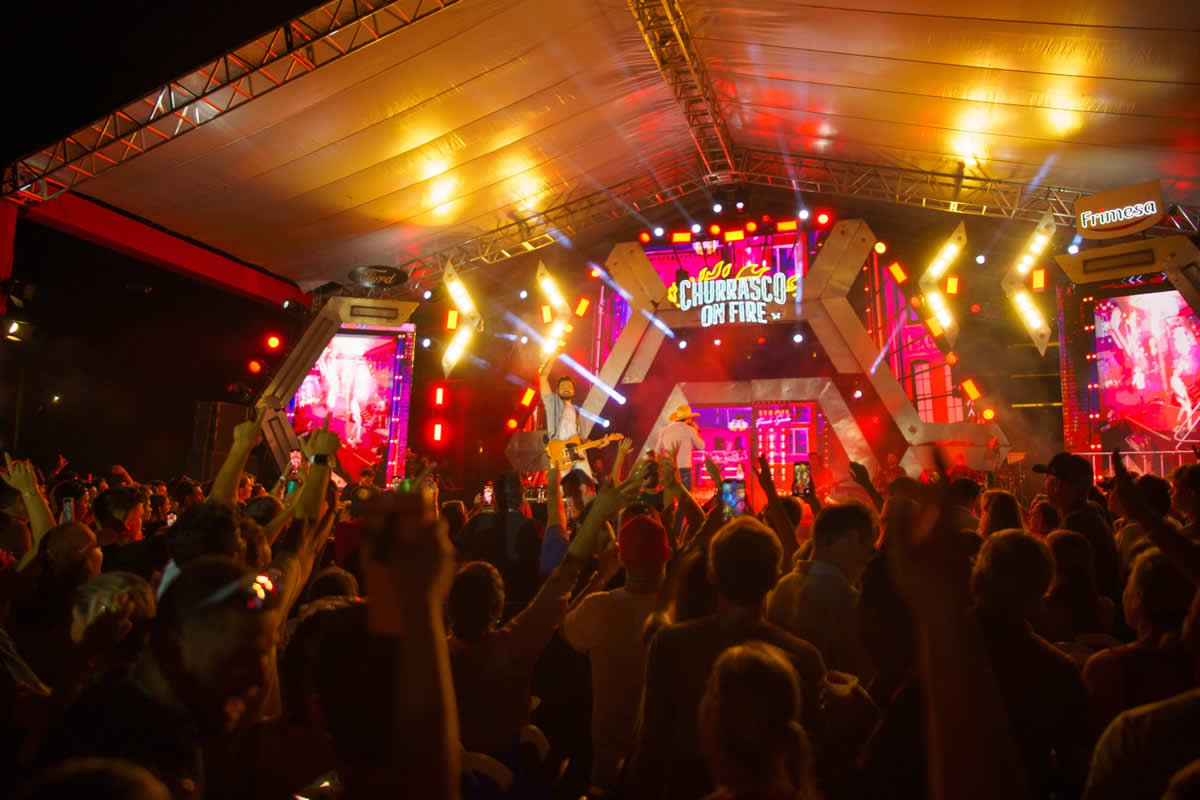 Fernando e Sorocaba trazem o evento Churrasco On Fire de volta a Foz do Iguaçu