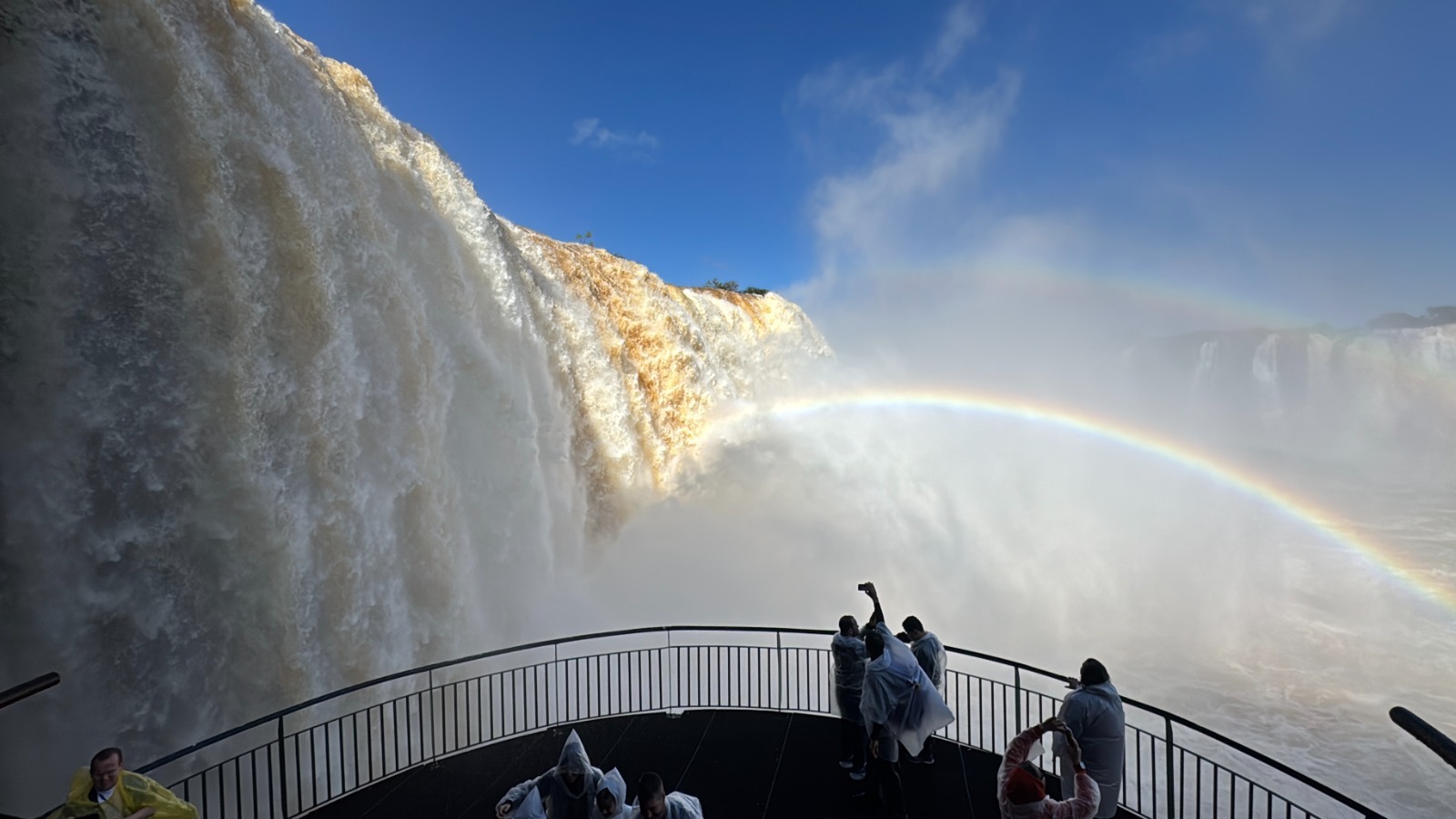 Cataratas do Iguaçu registram vazão de 4,9 milhões de litros por segundo