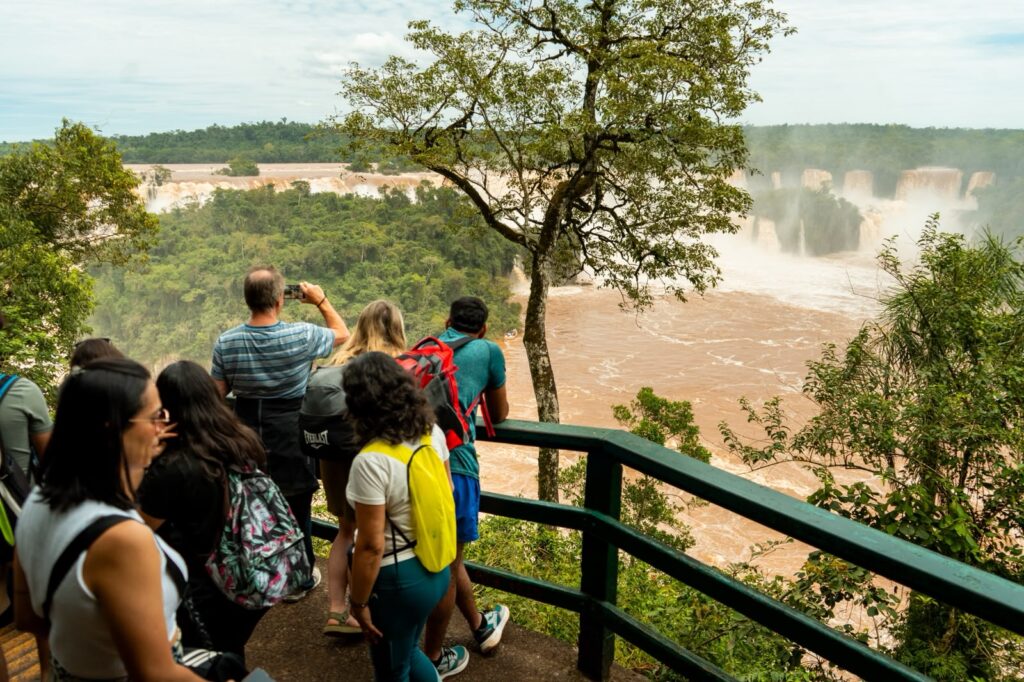 Parque Nacional do Iguaçu terá horário especial e música ao vivo no feriadão de Finados